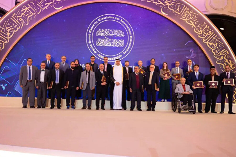 Şeyh Hamad adına, Şeyh Thani tarafından Ritz-Carlton Otel'de düzenlenen törenle 8. Şeyh Hamad Çeviri ve Uluslararası Anlayış Ödülü'nü kazananlar onurlandırdı. 