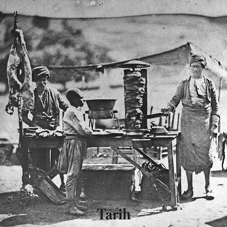 İstanbul sokaklarında bir dönerci