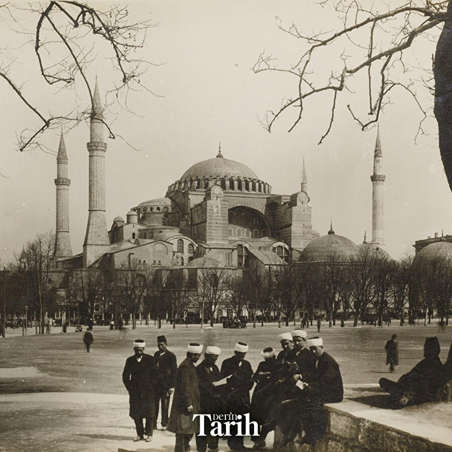 Ayasofya-i Kebîr Câmi-i Şerif'e bakmak