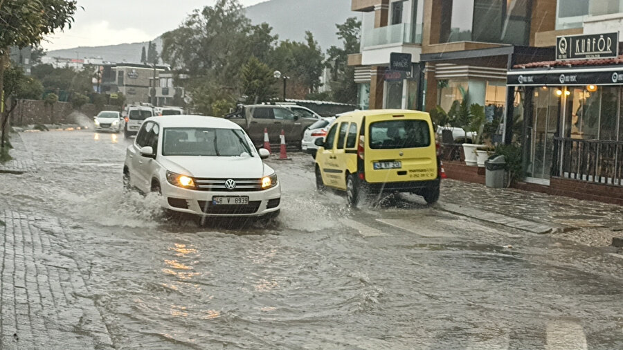 Bodrum'da hortum, dolu ve sağanak etkili oldu
