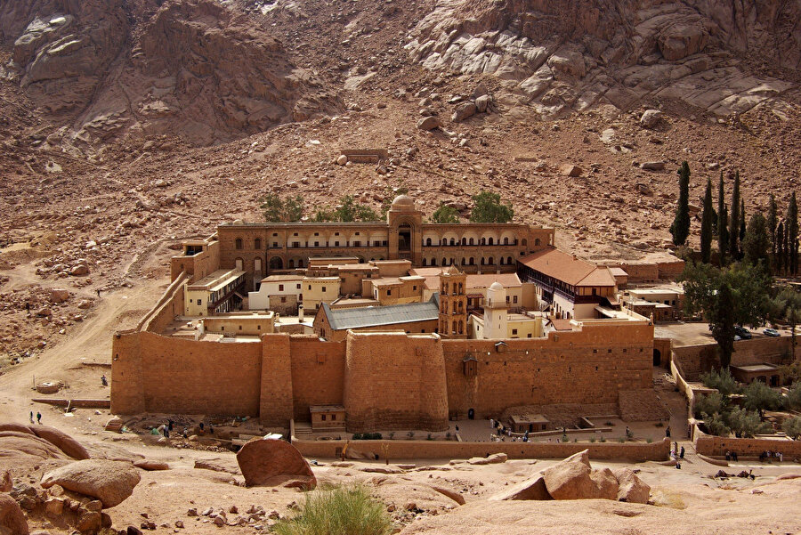 Şu anda Unesco Dünya Mirası listesinde olan Sina Yarımadası’ndaki Saint Catherine Manastırı da 1754 Kahire depreminde ciddi hasar görmüştü.