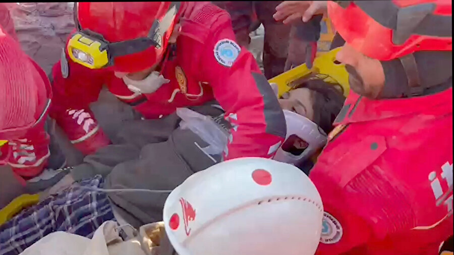 Hatay İskenderun'da 15 yaşındaki Gül, 53 saat sonra kurtarıldı