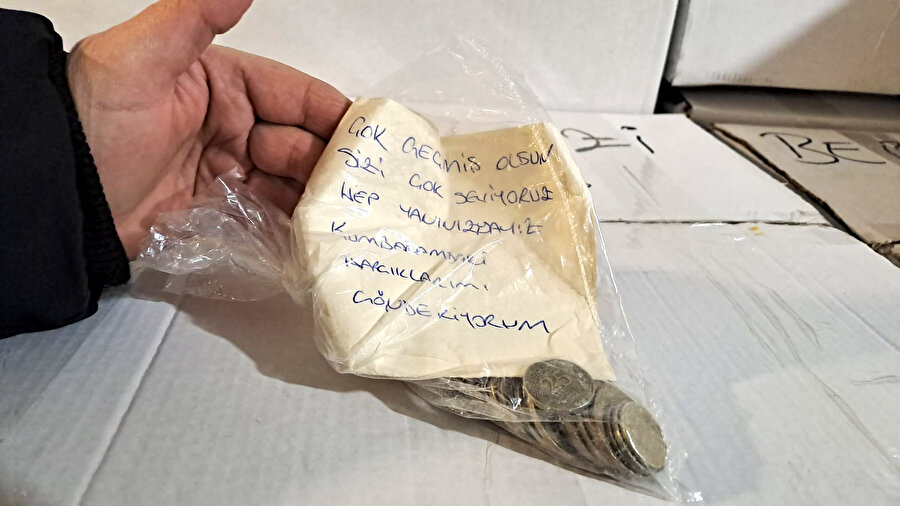 8 yaşındaki çocuk kumbarasındaki paraları depremzedeler için bağışladı