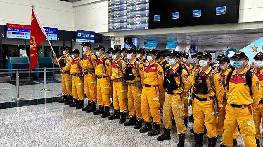 Tayvanlı arama kurtarma ekibi