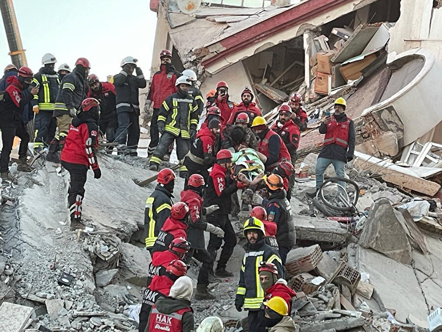 Gaziantep'te enkaz kurtarma çalışmaları