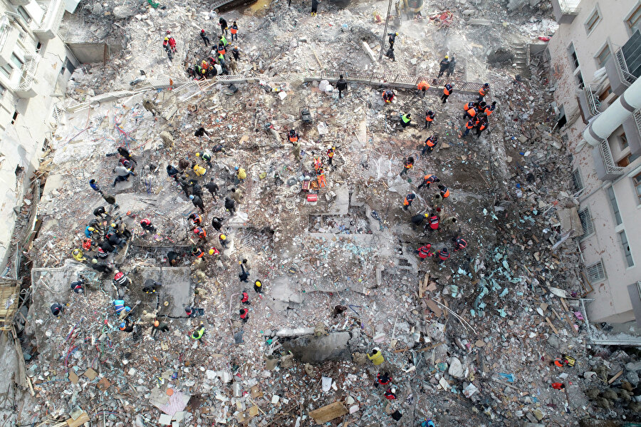 Deprem 10 ili yıktı