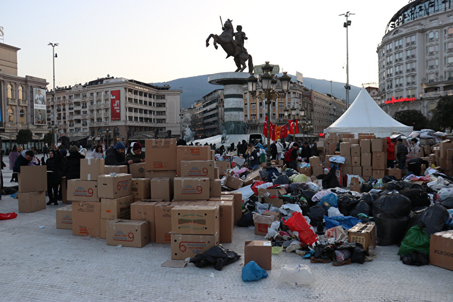 Kosova ve Kuzey Makedonya’da halk, Türkiye'deki depremzedelere yardım için seferber oldu