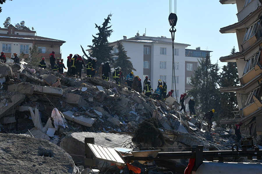 Deprem 10 ili yıktı