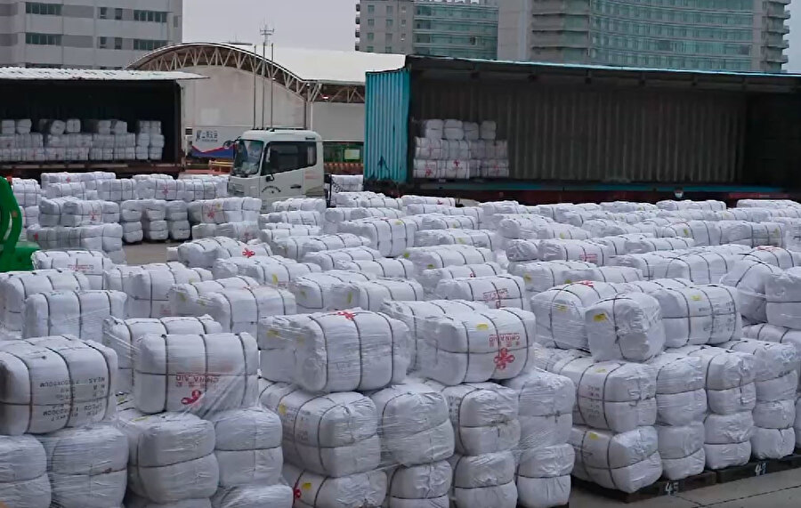 Çin'den deprem bölgesine çadır ve battaniye