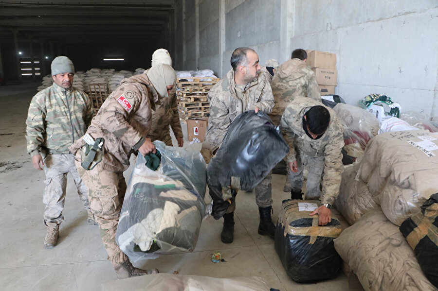 Azerbaycan’dan gönderilen yardım malzemeleri ve jeneratörler Şanlıurfa’ya geldi