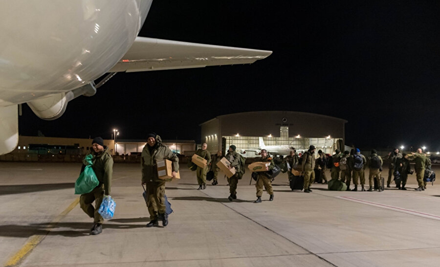 İsrail'den 15 Hava Kuvvetleri kargo uçağıyla çok sayıda ekipman, arama kurtarma uzmanları ve askeri sağlık görevlileri Türkiye'ye geldi.