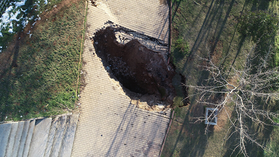 Gaziantep’te depremin etkisi ile üç dev çukur oluştu