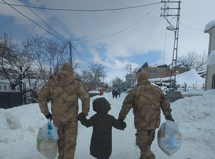 Depremin yaraları sarılmaya devam ediyor