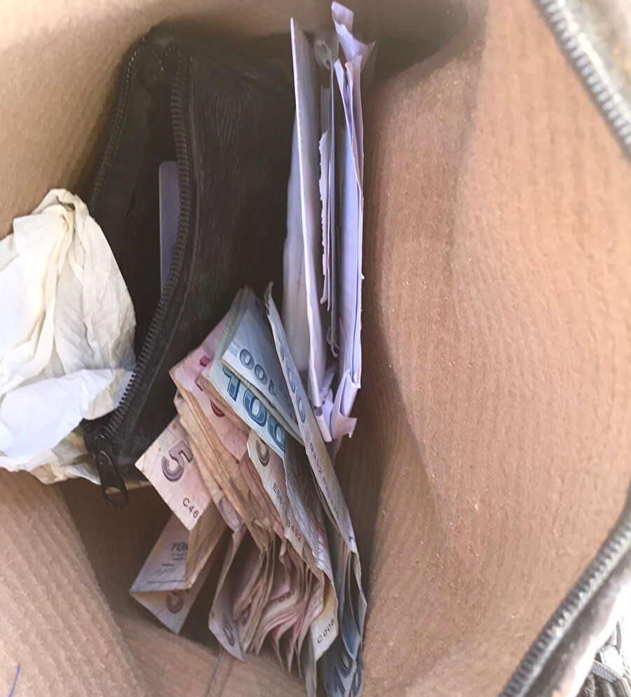 Enkazda altın dolu keseyle para çantası bulundu: Sahibine teslim edildi