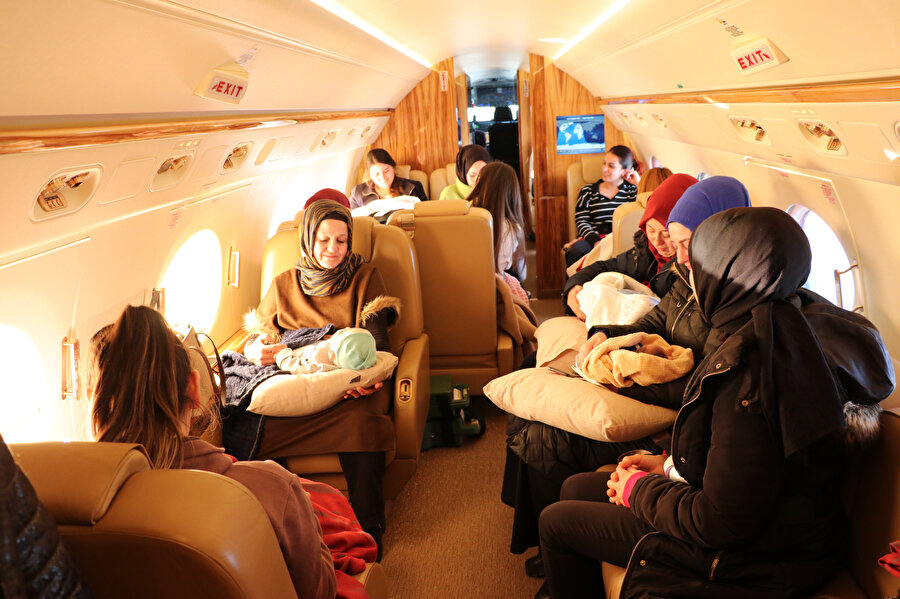 Depremzede 11 bebek, Cumhurbaşkanlığına ait uçakla tedavi için Ankara'ya getirildi