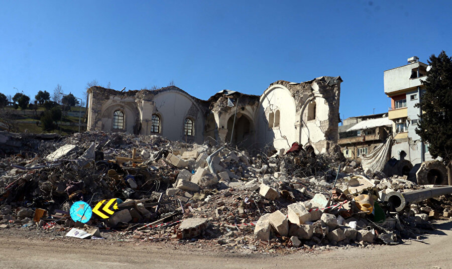 Tarihi Ulu Cami, depreme dayanamadı