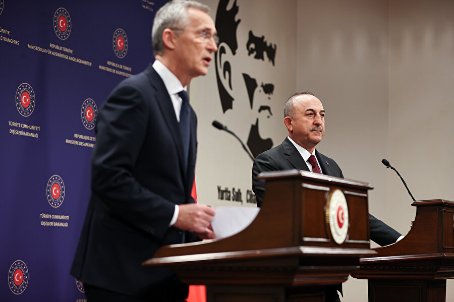 NATO Genel Sekreteri Jens Stoltenberg ve Dışişleri Bakanı Mevlüt Çavuşoğu
