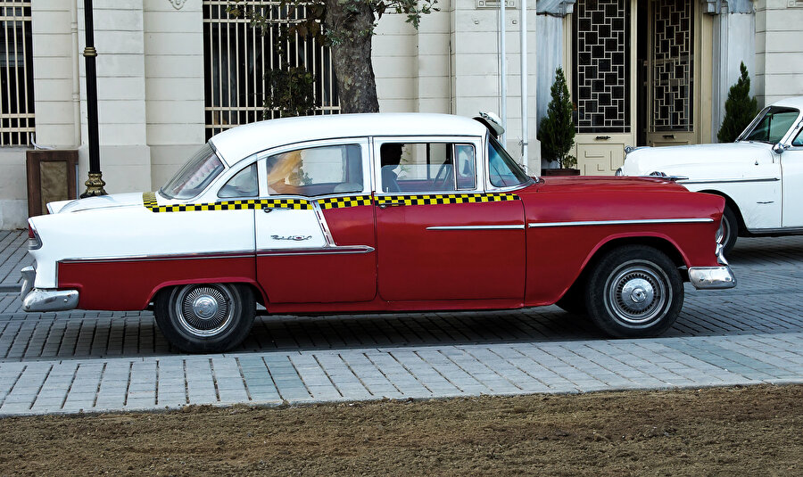 Hepsi araç sahibinin kendisini dışa vurduğu mecralar, sözlü ve sözsüz mesajlardır. 