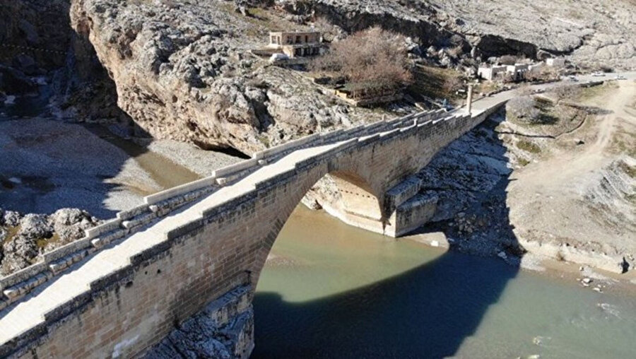 1800 yıl önce inşa edilen Roma dönemine ait Cendere Köprüsü,