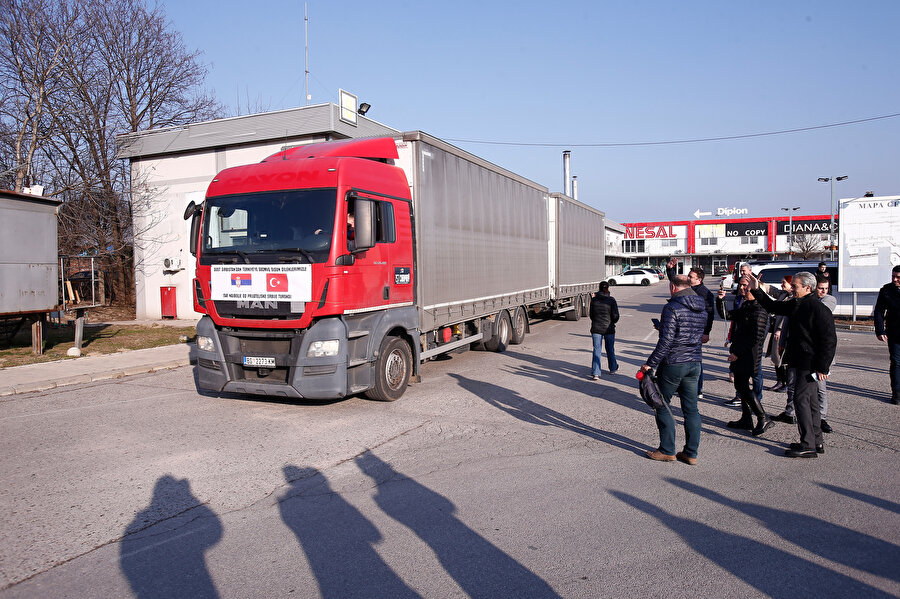 Sırbistan ve Bosna Hersek'ten afet bölgelerine gönderilen yardım tırları