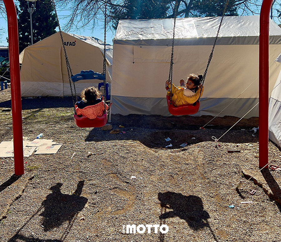 Depremzedelerin konakladığı çadırlar ve yaşam alanlarından bazı kareler
