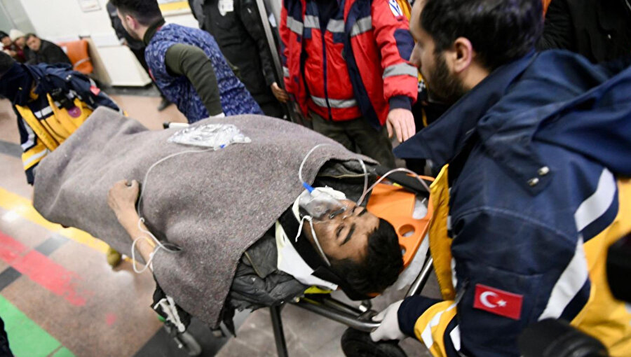 26 yaşındaki Mehmet Ali Şakiroğlu depremden 261 saat sonra kurtarıldı.