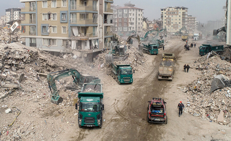 Hatay'da enkaz kaldırma çalışmaları başladı