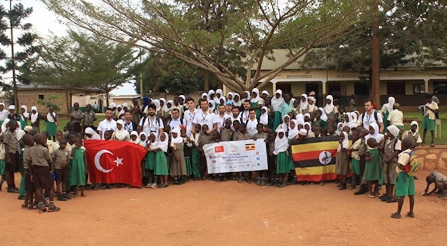 Doğu Afrika ülkesi Uganda'dan Türkiye'ye yardım eli uzatıldı.