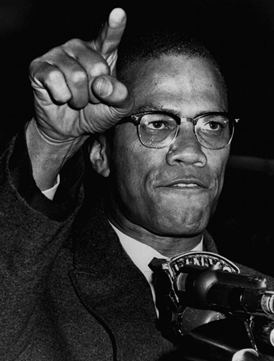 Malcolm X, Siyah ayrılıkçılığını benimseyen bir Afrikalı-Amerikalı Müslüman grup olan İslâm Milleti'nin ulusal sözcüsü olarak öne çıktı.