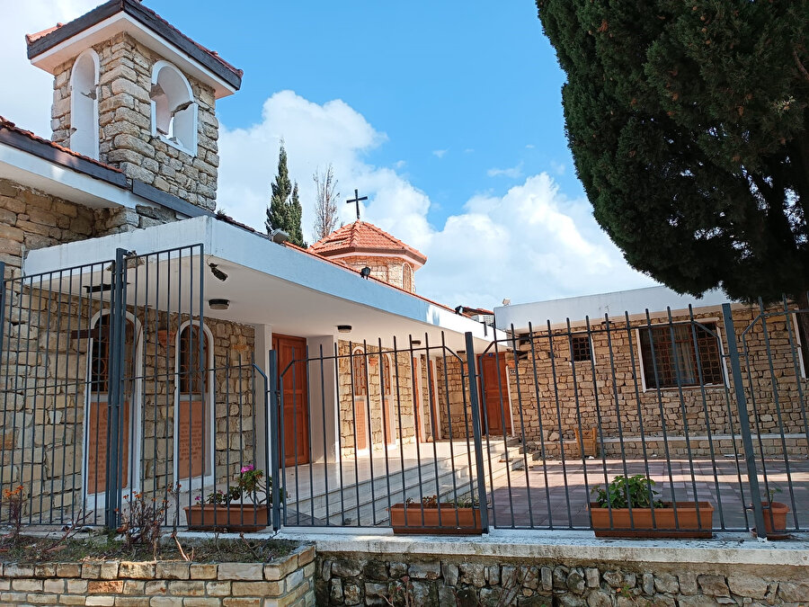 Ermeni asıllı yerel Türk vatandaşları tarafından kullanılan Ortodoks kilisesinin yaklaşık 700 yaşında olduğu bildiriliyor.