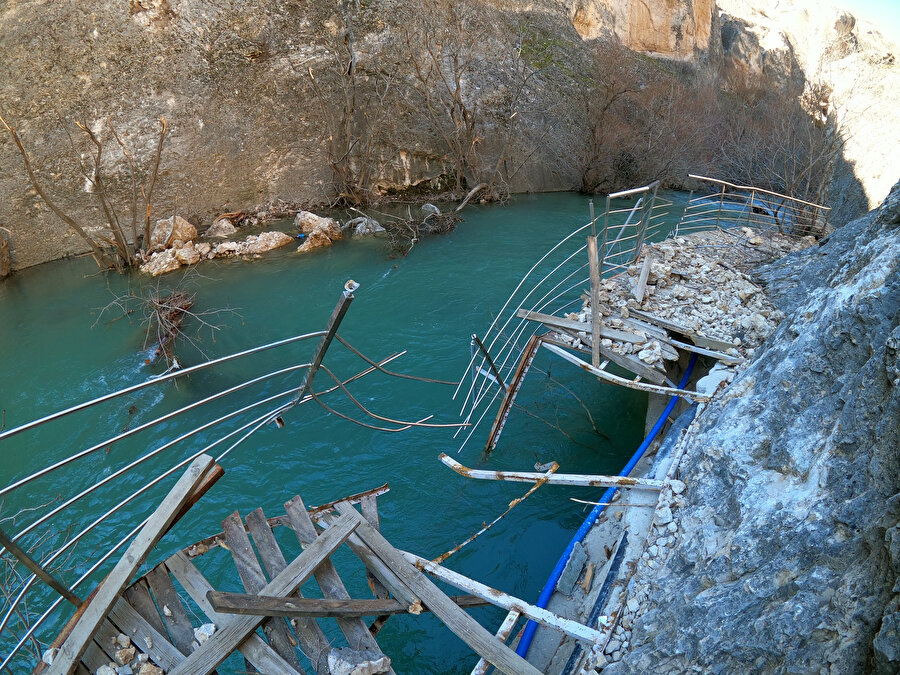 Depremlerde hasar gören Malatya'daki Tohma Kanyonu ziyarete kapatıldı.