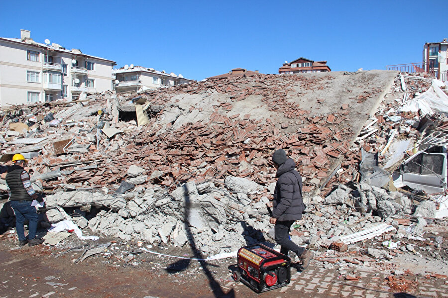 Malatya'daki enkazı inceleyen uzman isim: Betonda ahşap ve kil vardı