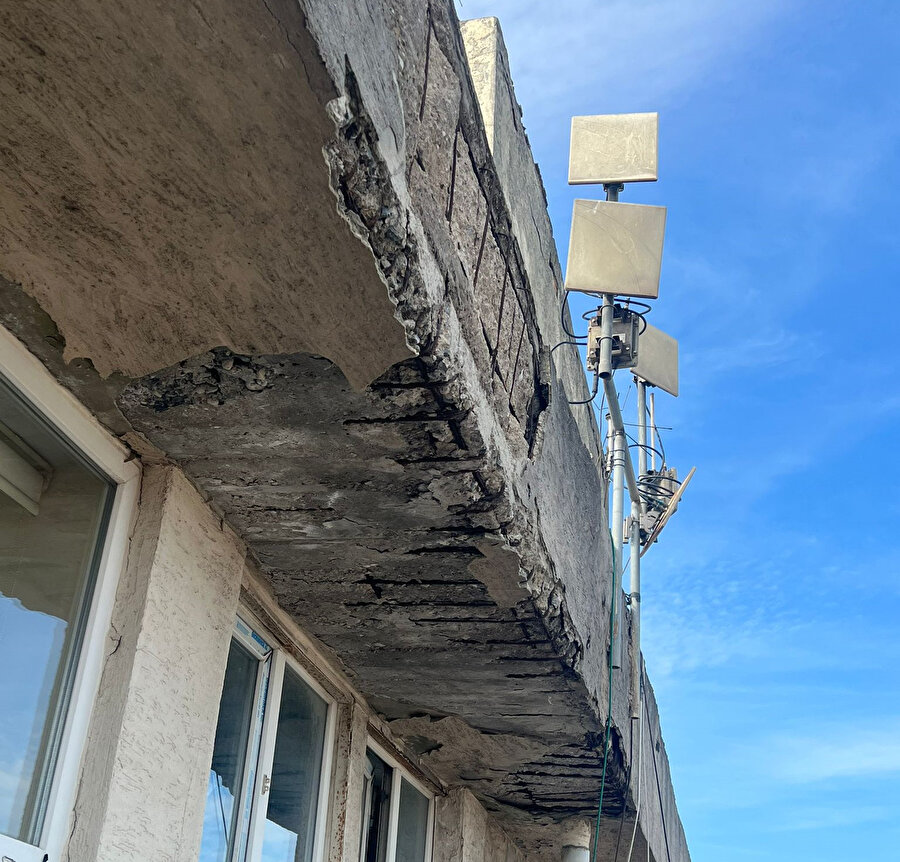 İstanbul'un bilim yuvalarında endişelendiren görüntü: Demirler paslanmış, duvarlar çatlak