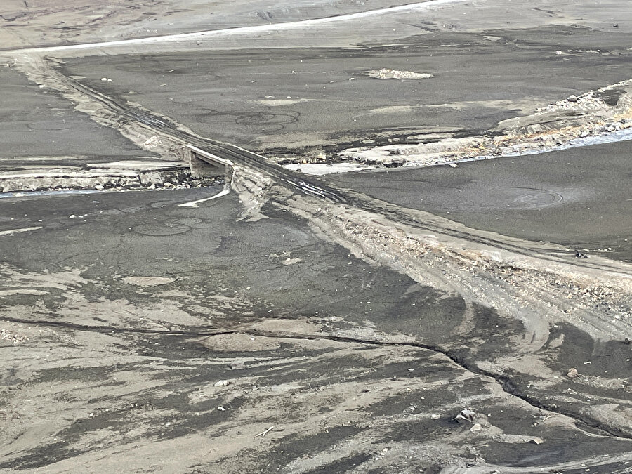 Bursa'nın içme suyu kaynaklarından Nilüfer Barajı kurudu