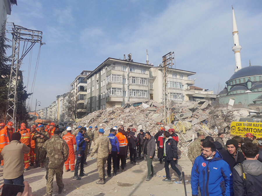 Malatya'daki 5.6'lık depremde can kaybı ikiye yükseldi: Enkazdan 21 saat sonra cansız bedeni çıkarıldı