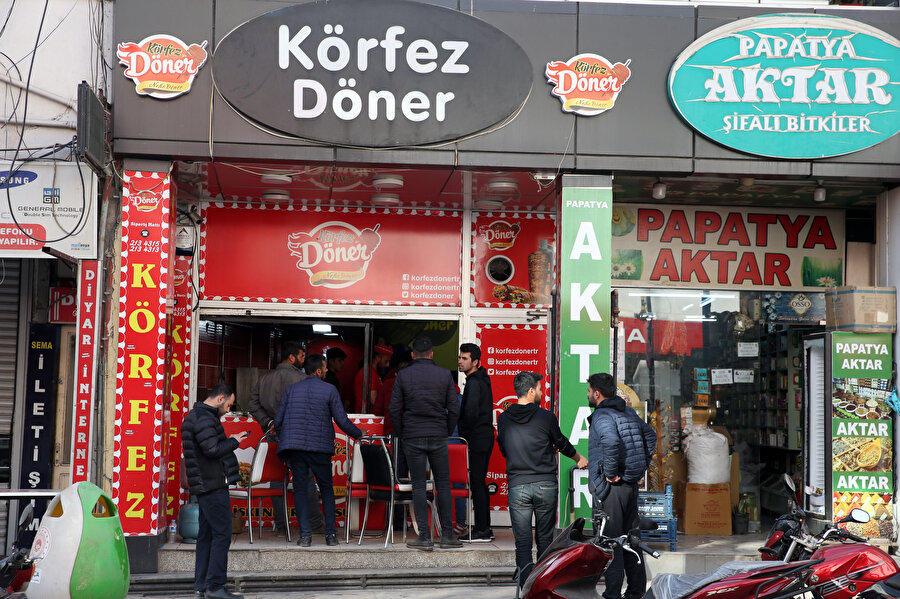 Adıyaman'da esnaf deprem sonrası kepenk açmaya başladı