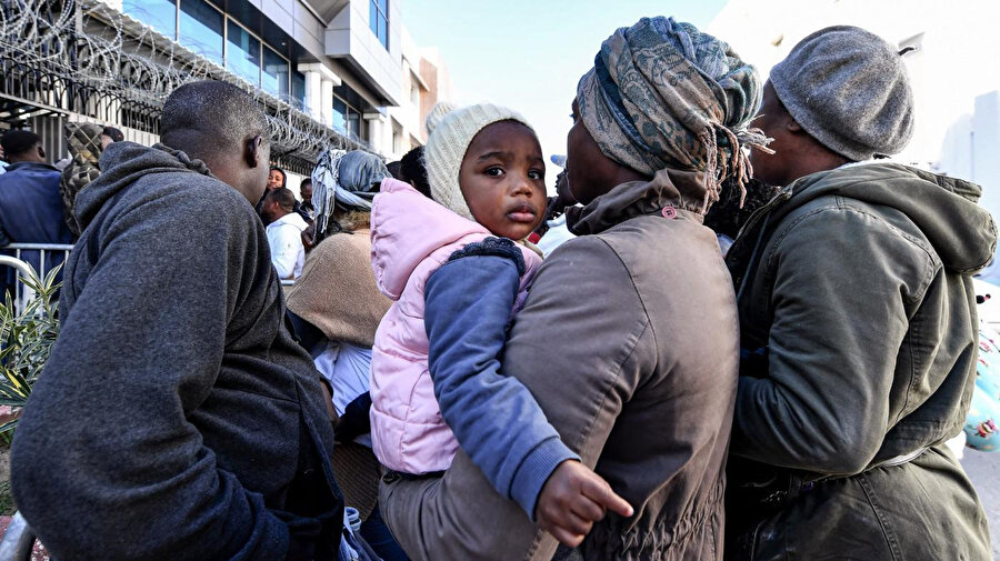Resmî rakamlar, Tunus'ta yaklaşık 21.000 belgesiz Afrikalı olduğunu gösteriyor.
