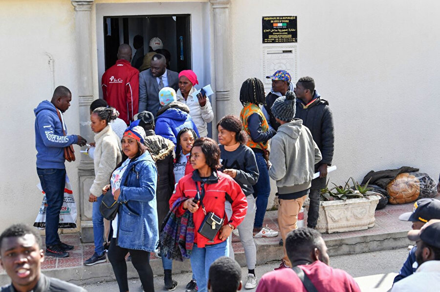 Tunus’ta birçok Sahra Altı Afrikalı göçmen ülkeyi terk etmeye hazırlanıyor.