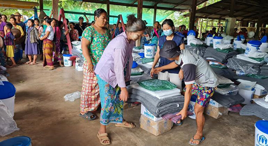 Myanmar'da darbenin ardından 758 bin 500 kişi yerinden edilirken, bu rakam geçen yıl şubat ayında 441 bin 500 olarak kayıtlara geçmişti.