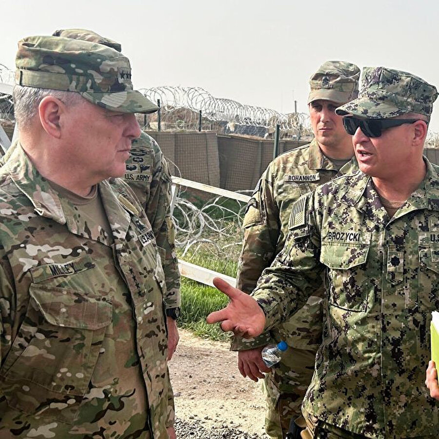 Amerika Birleşik Devletleri Genelkurmay Başkanı Orgeneral Mark Mılley, Suriye'de bulunan askeri üsse önceden açıklanmayan sürpriz bir ziyaret gerçekleştirdi. 