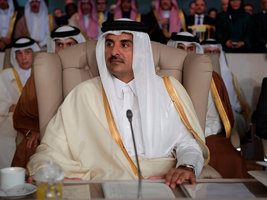 Ülkenin yeni Başbakanı Muhammed bin Abdurrahman Al Sani, Katar Emiri Şeyh Temim'in huzurunda yemin ederek resmen göreve başladı.