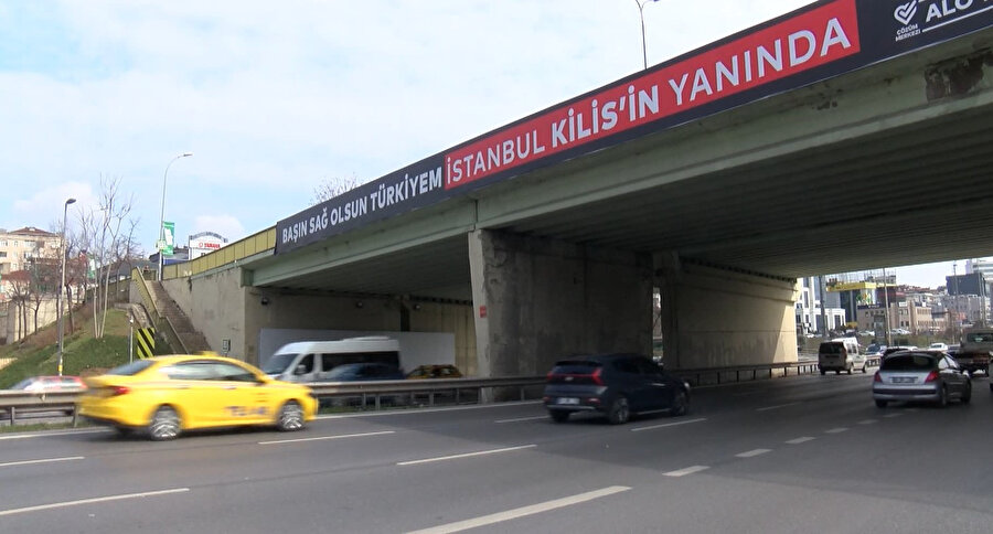 Tedirgin eden görüntü: İstanbul'daki köprünün betonundan midye kabukları çıktı
