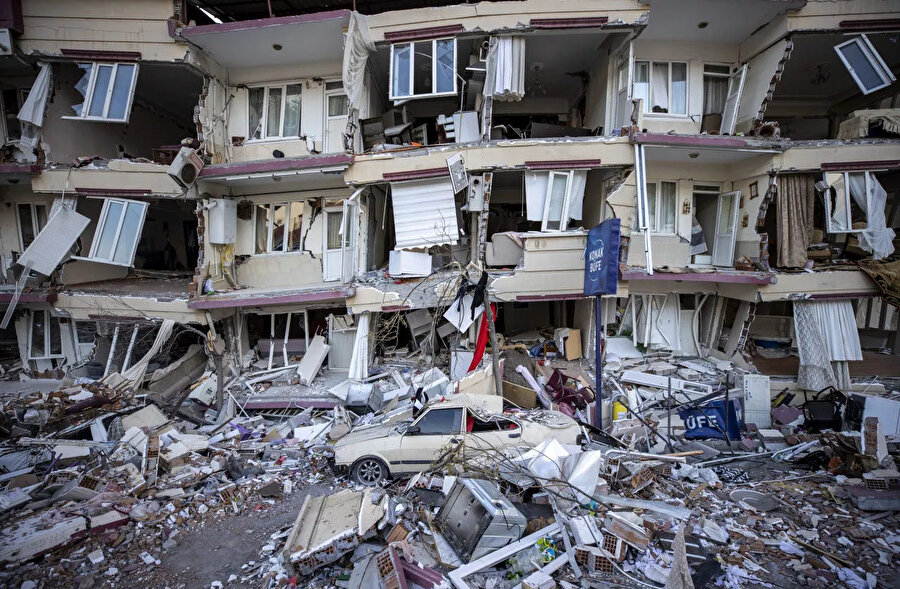 Deprem 11 ilde büyük yıkıma neden oldu