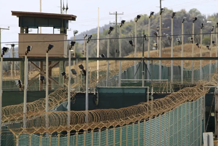 ABD Deniz Üssü, Guantanamo Körfezi, Küba'daki "Camp Delta" adlı hapishanesinin dışıdır.