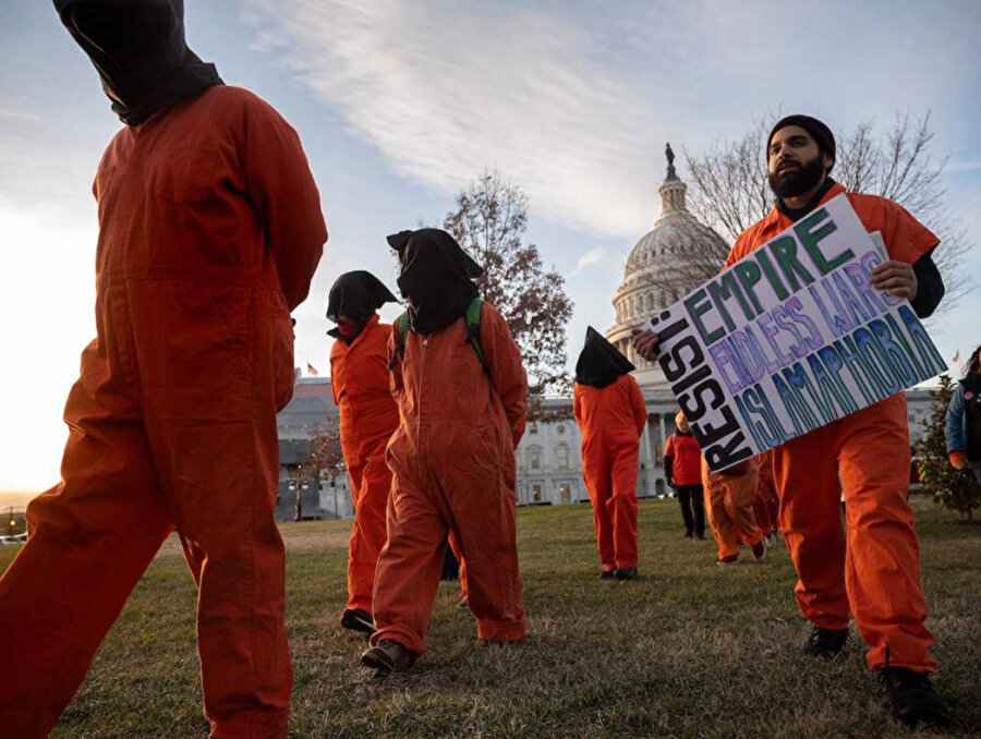 Pek çok hukuk uzmanı, Guantanamo Körfezi'ndeki askerî mahkemelerin "açık bir başarısızlık" olduğunu söyledi ve ABD hükümetini onlarca yıldır mahkeme öncesi aşamada takılıp kalan yargılamalara son vermeye çağırdı.