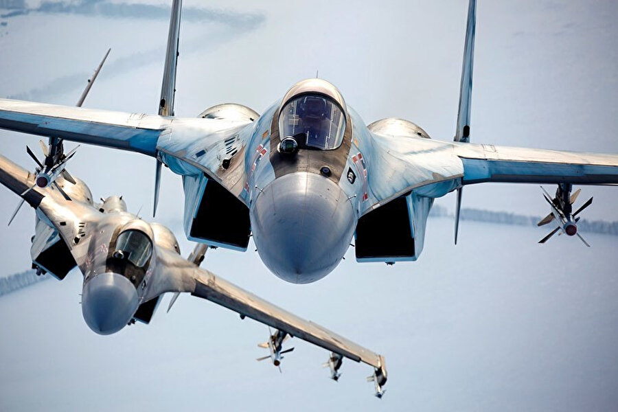Sukhoi-35 (Su-35) savaş uçakları