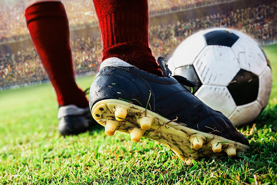Maç sırasında yıldırım düştü, 2 futbolcu vefat etti