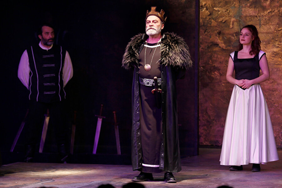 Sahnede fenalaşan usta oyuncu Haluk Bilginer hastaneye kaldırıldı