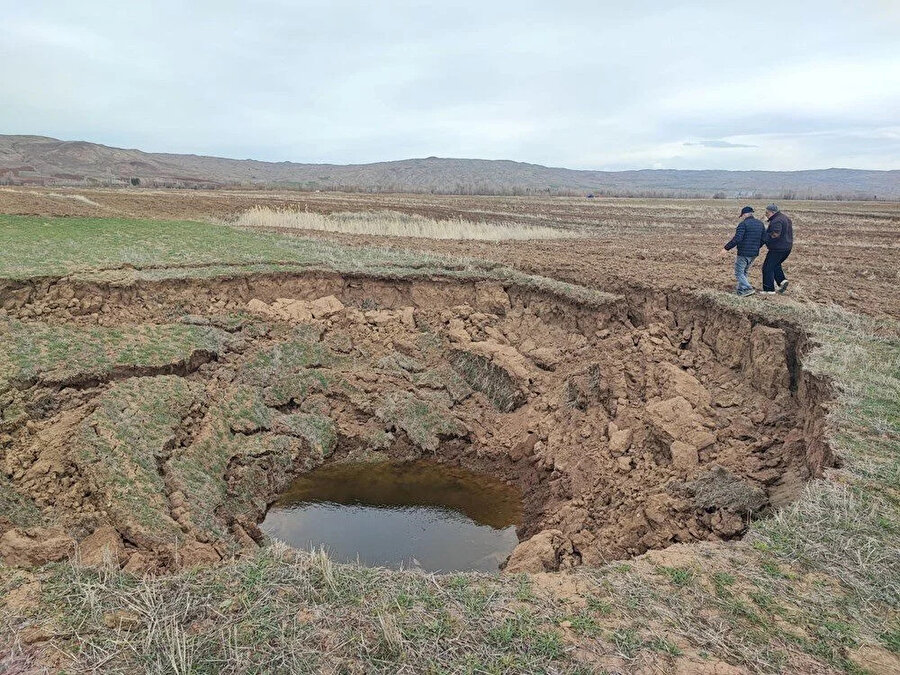 Sivas'ta 15 metrelik obruk oluştu