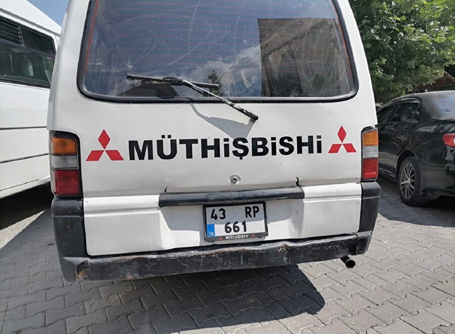 ​Kokoreç,limon,acı biber üçlüsü